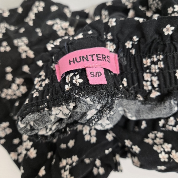 Hunters Womens loose capri culottes black with shit flowers - Picture 8 of 10